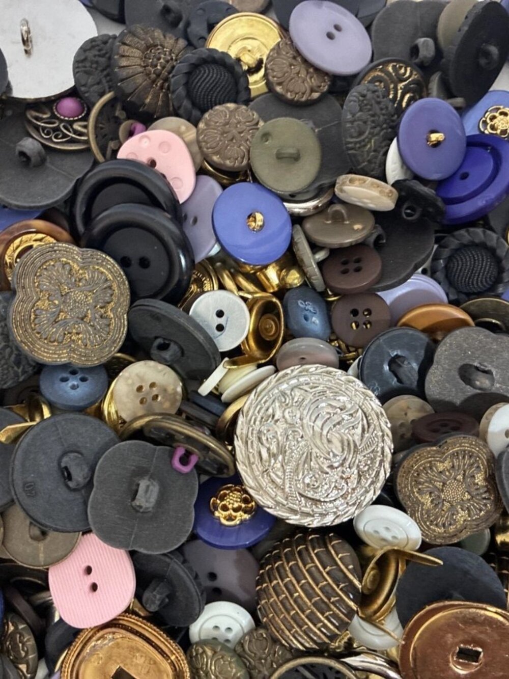 9.5 lbs of Mixed Buttons - for Therapy, Fun and Crafts - Picture 4 of 16